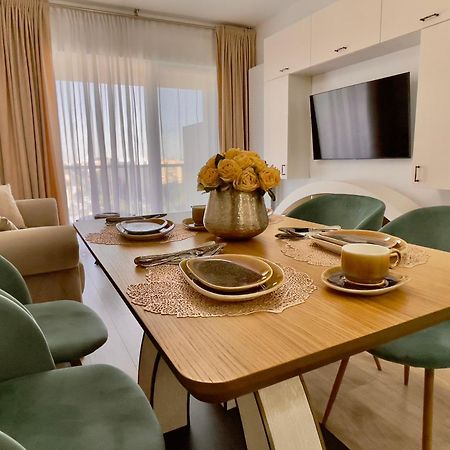 Piazza Vista - Granvia Park Apartment Bukares Bagian luar foto