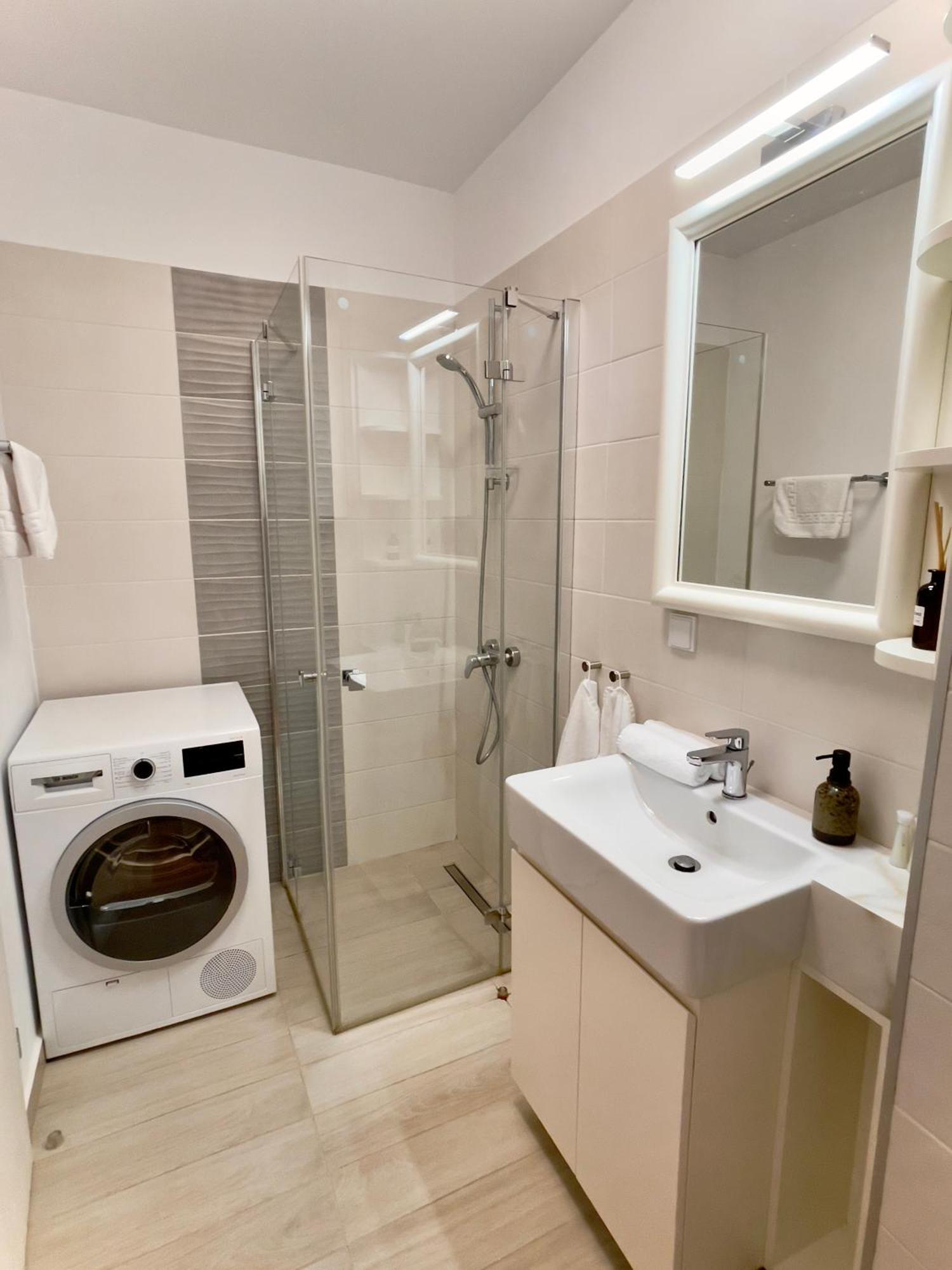 Piazza Vista - Granvia Park Apartment Bukares Bagian luar foto